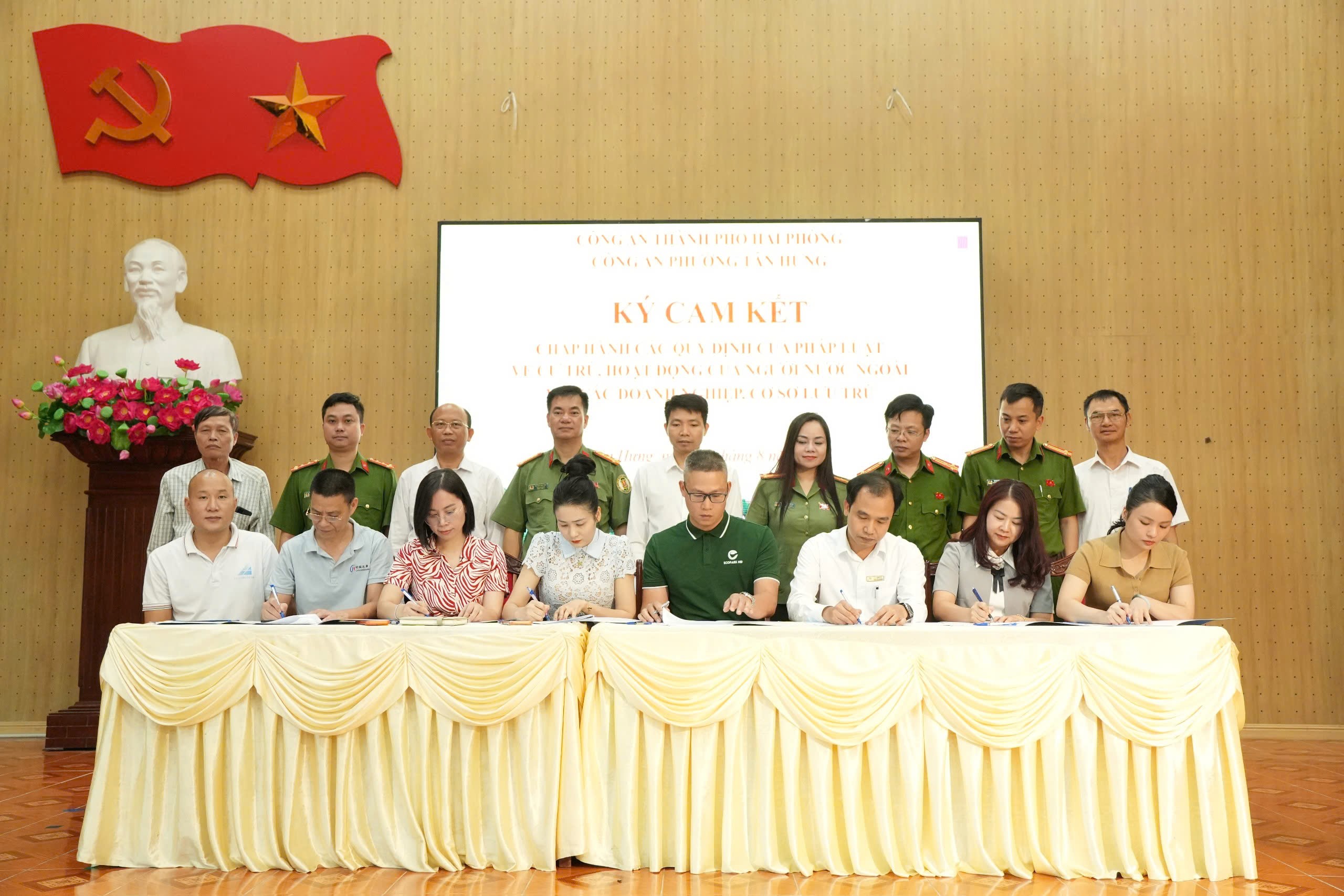 Công an phường Tân Hưng triển khai phối hợp quản lý cư trú, hoạt động của người nước ngoài